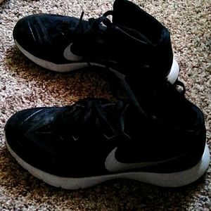 Basketball shoes